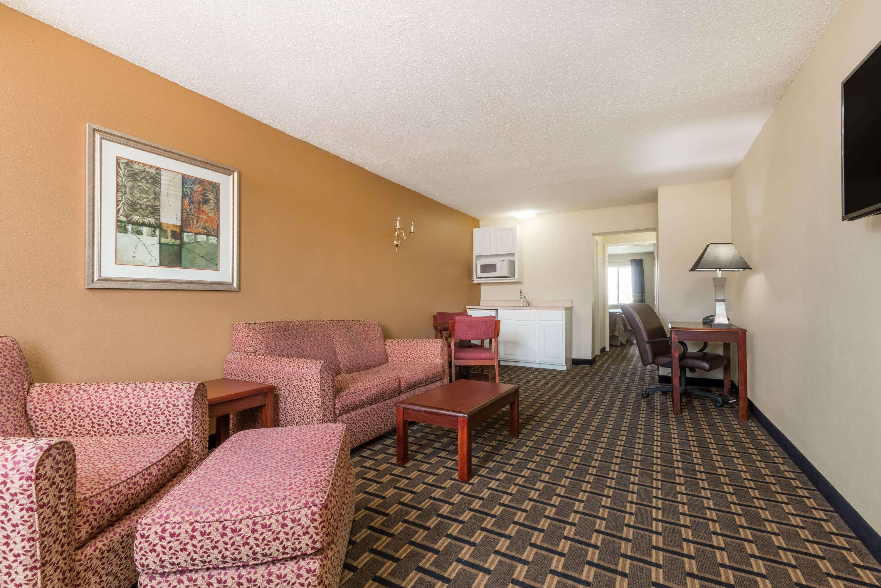 Super 8 By Wyndham Indianapolis/Ne/Castleton Area Hotel Exterior foto