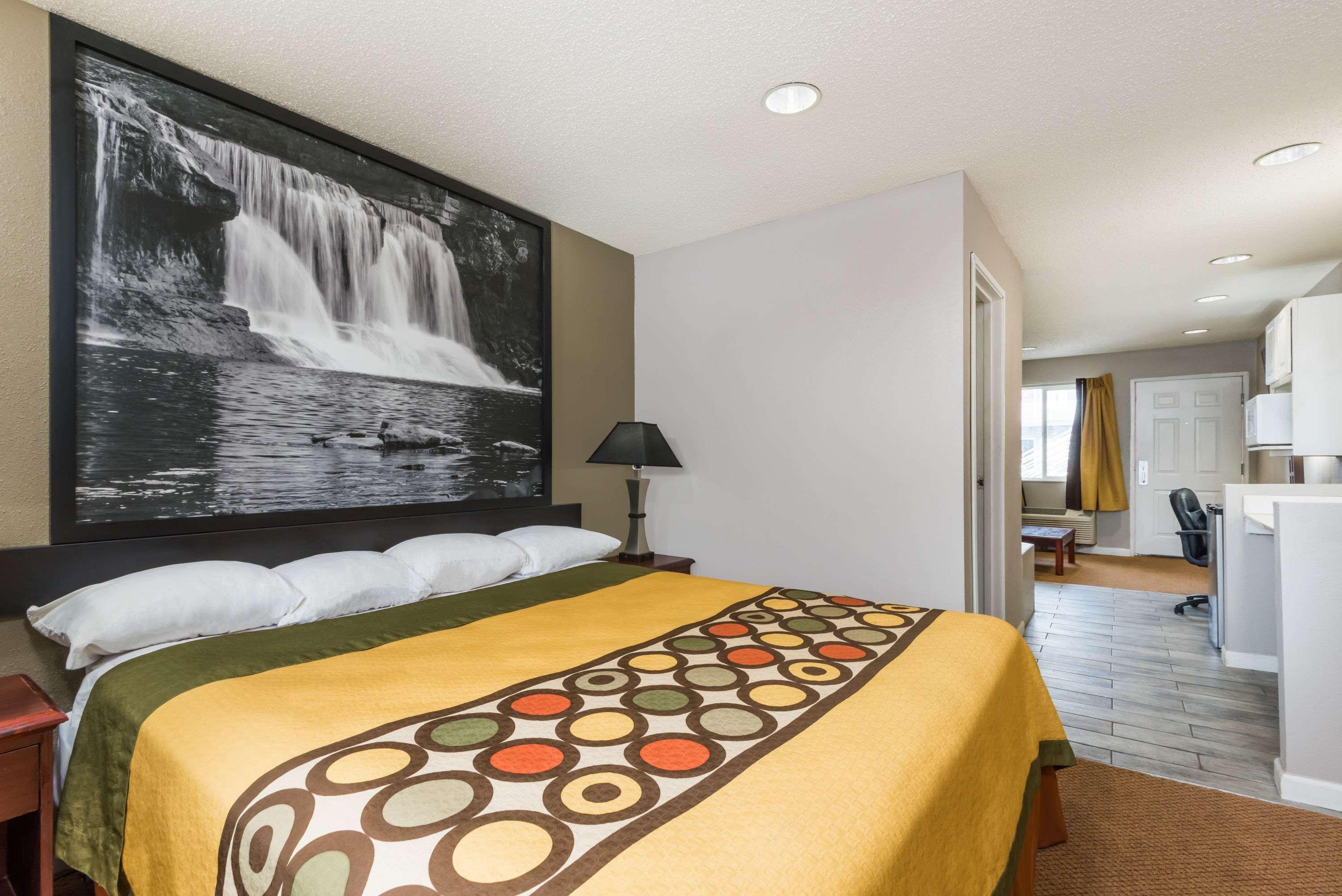 Super 8 By Wyndham Indianapolis/Ne/Castleton Area Hotel Exterior foto