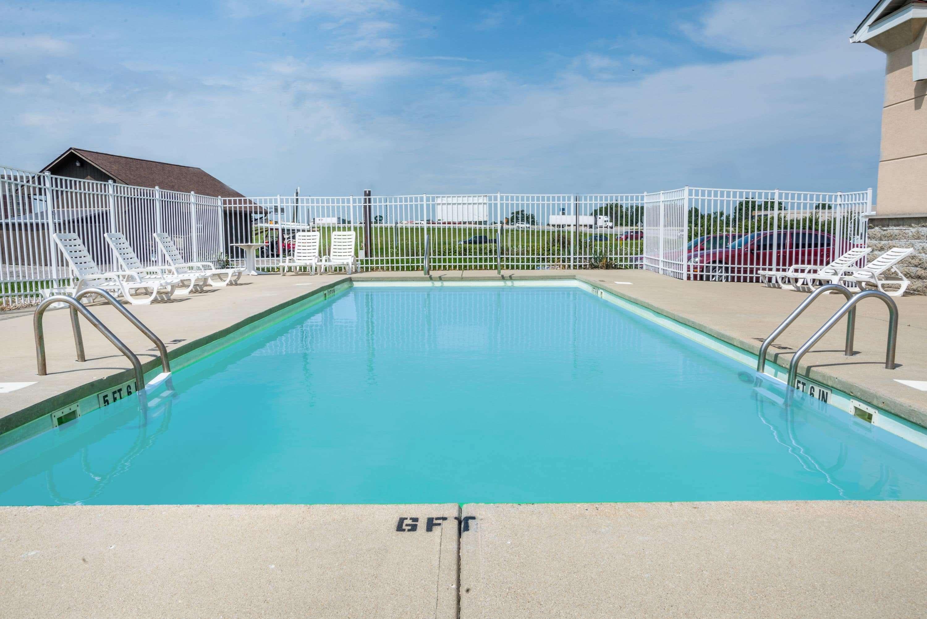 Super 8 By Wyndham Indianapolis/Ne/Castleton Area Hotel Exterior foto