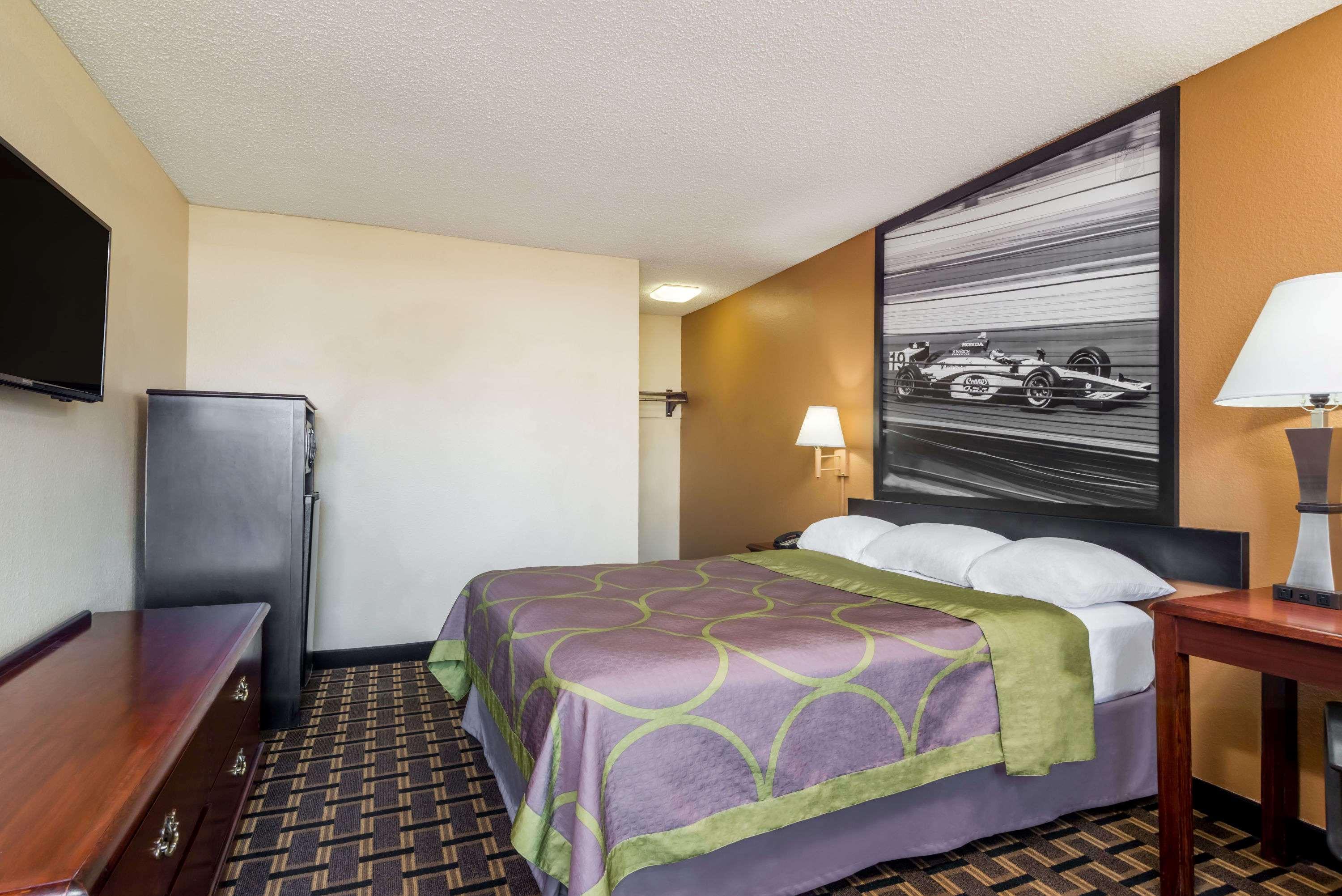 Super 8 By Wyndham Indianapolis/Ne/Castleton Area Hotel Exterior foto