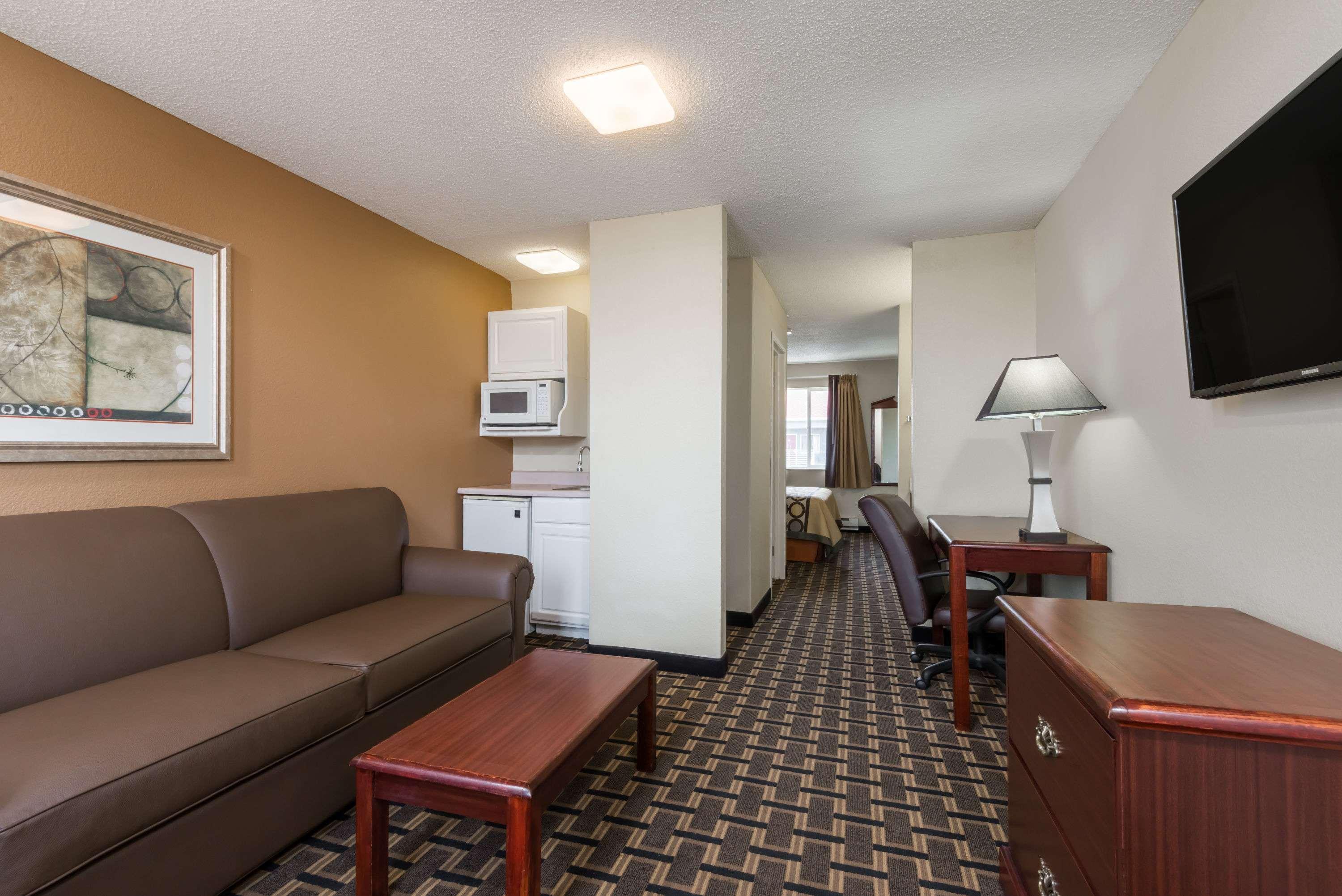 Super 8 By Wyndham Indianapolis/Ne/Castleton Area Hotel Exterior foto