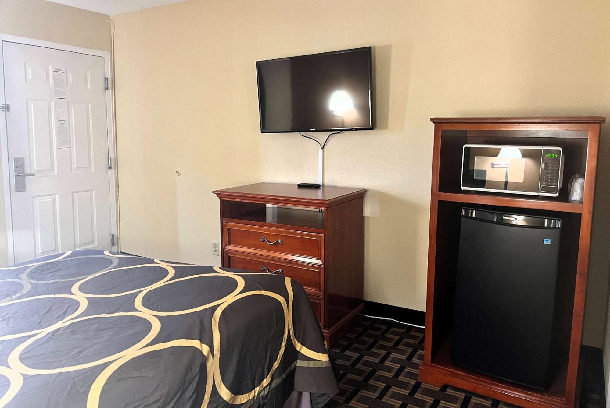 Super 8 By Wyndham Indianapolis/Ne/Castleton Area Hotel Exterior foto