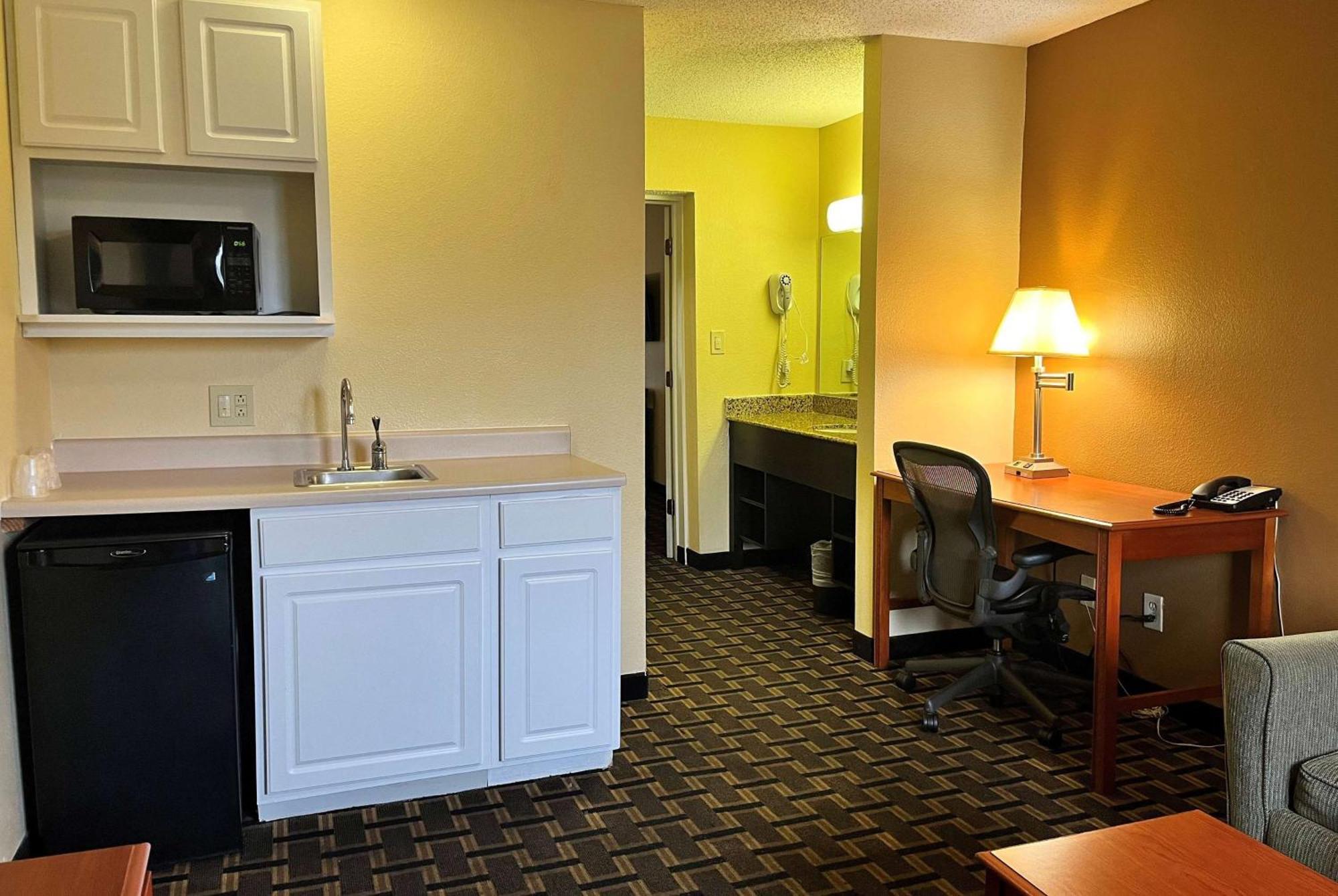 Super 8 By Wyndham Indianapolis/Ne/Castleton Area Hotel Exterior foto