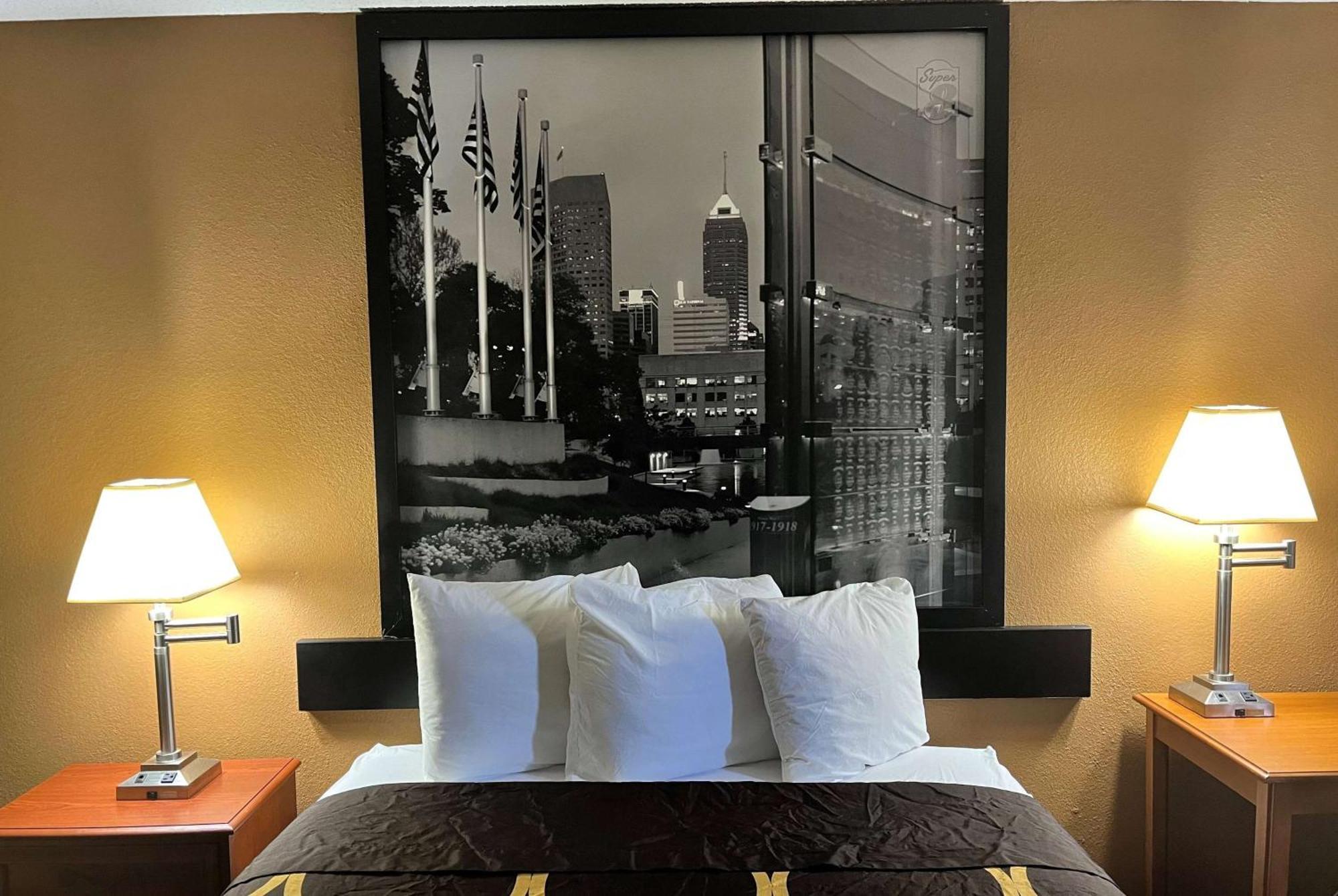 Super 8 By Wyndham Indianapolis/Ne/Castleton Area Hotel Exterior foto