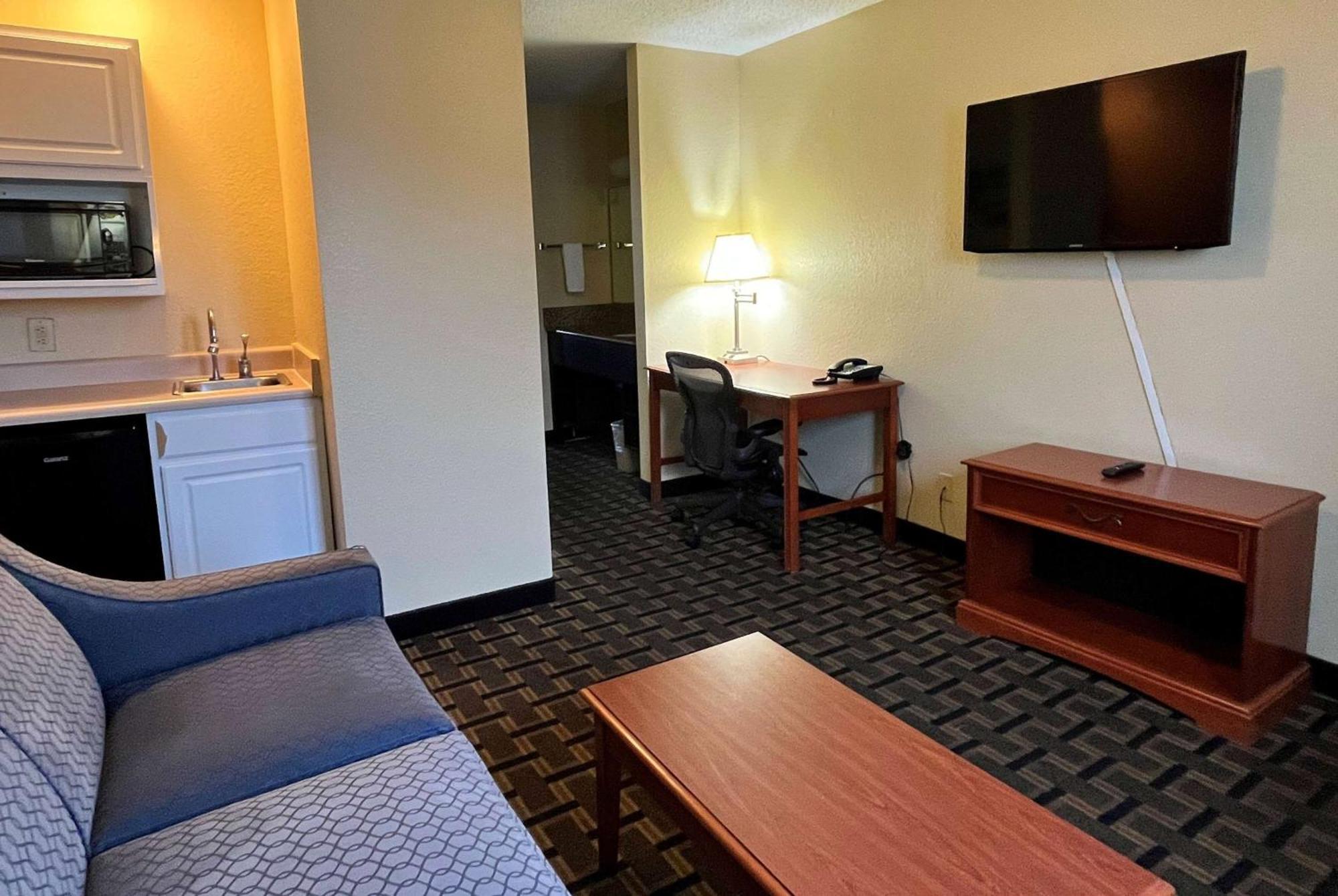 Super 8 By Wyndham Indianapolis/Ne/Castleton Area Hotel Exterior foto