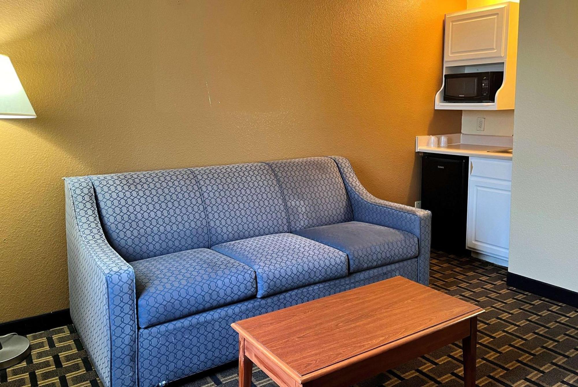 Super 8 By Wyndham Indianapolis/Ne/Castleton Area Hotel Exterior foto