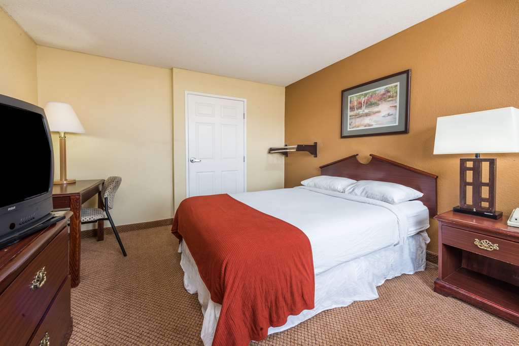 Super 8 By Wyndham Indianapolis/Ne/Castleton Area Hotel Quarto foto