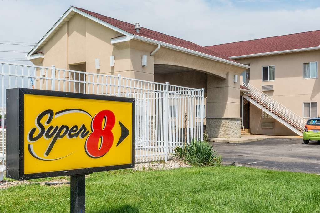 Super 8 By Wyndham Indianapolis/Ne/Castleton Area Hotel Exterior foto